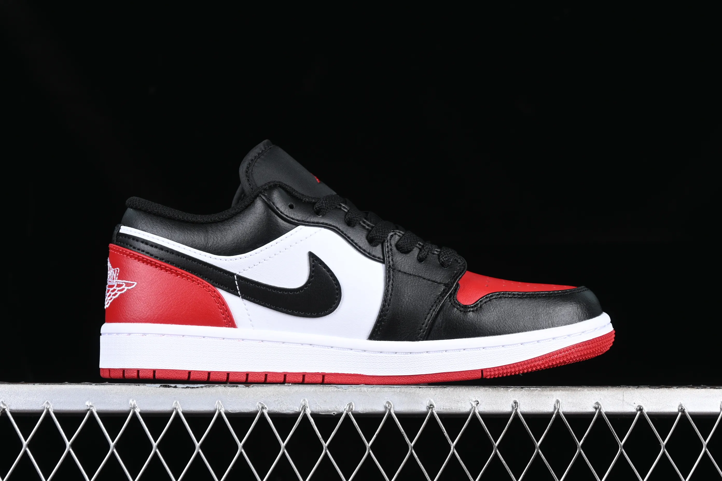 All categories Air Jordan Jordan series basketball shoes Air Jordan 1 Low G version pure original Air Jordan 1 Low SE "Bred Toe" AJ1 Joe 1 black and red low-top cultural casual sneakers 553558-161